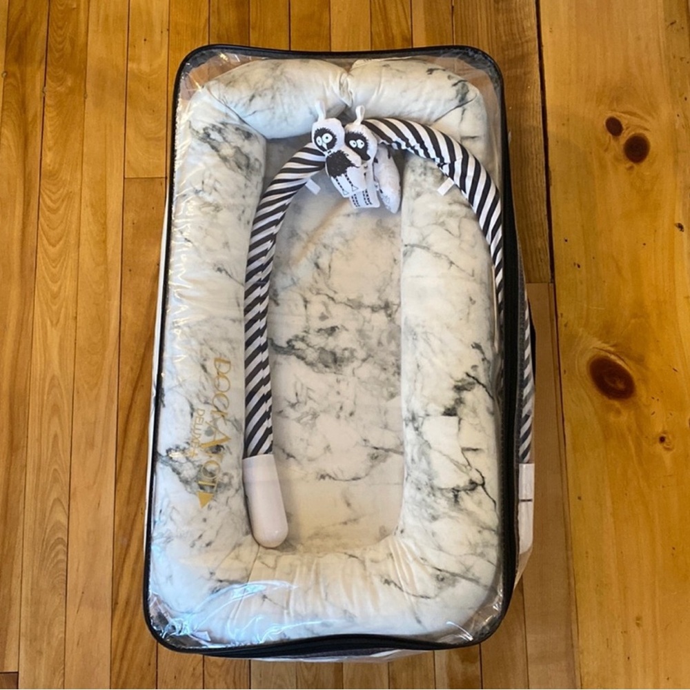 White Carrara Marble Dock A Tot Deluxe with DockATot Deluxe Toy Arch and Toys